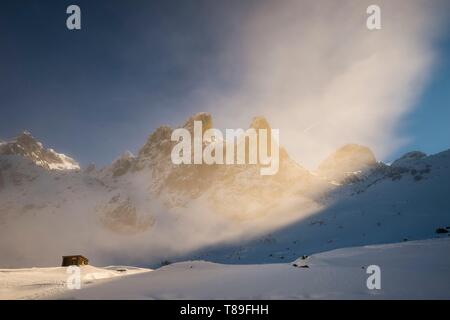 France, Isère (38), Belledonne, Chamrousse, Robert lakes bordered and dominated on the east by Petit Van (2,439 meters), Grand Van (2,448 meters) and Grand Sorbier (2,526 meters) Stock Photo