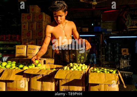 Myanmar, Yangon, Wholesale Market of Thiri Mingalar Stock Photo