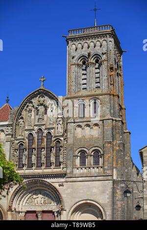 France, Yonne, Vezelay, Regional Natural Park of Morvan, facade of the Basilica of Saint Mary Magdalene of Vezelay, it was restored by Viollet le Duc in the 19th century Stock Photo