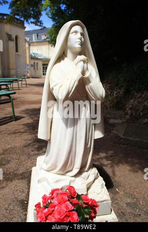 France, Nievre, Nevers, the relics of Bernadette Soubirous, statue of Bernadette Soubirous in Nevers Stock Photo
