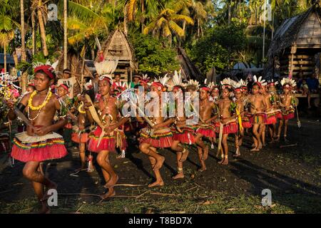 Papua New Guinea, Milne Bay Province, Encastreaux Sea, Trobriands Archipelago, Kiriwina Island, Okaiboma Village, Milamala festival, within a school cultural projet, kids are learning traditionnal circle dance called Wosi Mwaya