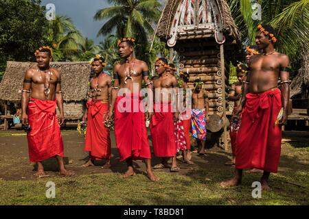 Papua New Guinea, Milne Bay Province, Encastreaux Sea, Trobriands Archipelago, Kiriwina Island, Okaiboma Village, Milamala festival, traditionnal circle dance called Wosi Mwaya