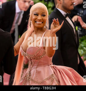 green emerald velvet dress Nicki Minaj - No Frauds