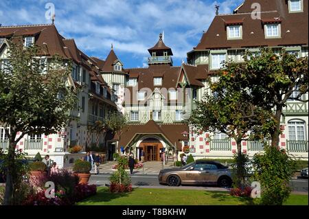 France, Calvados, Pays d'Auge, Deauville, Bentley parked in front of the Normandy Barriere Hotel Stock Photo