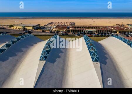 France, Calvados, Pays d'Auge, Deauville, Olympic swimming pool by architect Roger Taillibert and Art Deco style bathing cabins in the background Stock Photo