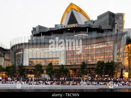 bangkok, thailand - january 25, 2019: sook floating market and restaurant  in iconsiam shopping mall Stock Photo - Alamy