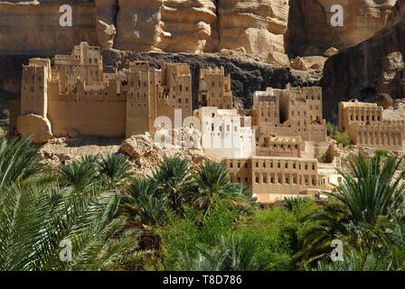 Yemen, Hadhramaut Governorate, Wadi Do'an, Orah, mud houses Stock Photo