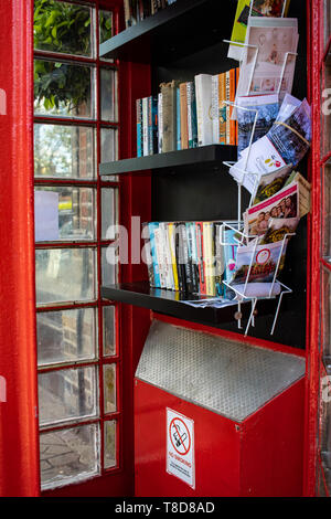 Royal Parade Chislehurst free book exchange Telephone box Stock Photo