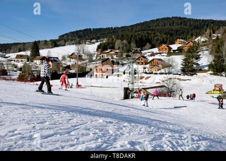 France, Vosges, Ban sur Meurthe Clefcy, Le Grand Valtin hamlet, alpine ski run in winter Stock Photo