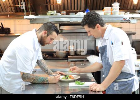 Canada, New Brunswick, Acadie, Moncton, Little Louis restaurant, chef Pierre A. Richard (right) in the kitchen and his chef Jonathan Morrisson Stock Photo