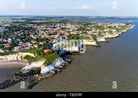France, Charente-Maritime, Saintonge, Cote de Beaute, Gironde estuary, Meschers-sur-Gironde, cliffs and troglodyte dwellings (aerial view) (aerial view) Stock Photo