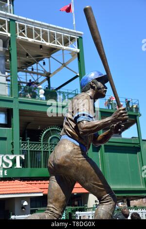 Billy Williams Statue in Front of Wrigley Field, artistmac
