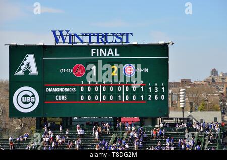 SPORTS Chicago Illinois Wrigley Field home of Chicago Cubs professional  baseball team manual scoreboard Stock Photo - Alamy