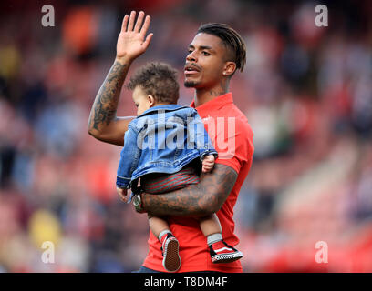 Southampton's Mario Lemina on the lap of appreciation during the Premier League match at St Mary's Stadium, Southampton. Stock Photo