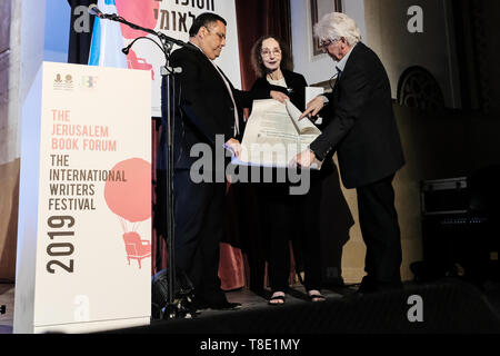 Jerusalem, Israel. 12th May, 2019. Jerusalem Mayor MOSHE LION (L) presents the 2019 Jerusalem Prize to American author JOYCE CAROL OATES (C) at the opening of the International Writers Festival at the Jerusalem YMCA. The Jerusalem Prize is focused on honoring writers whose work evokes 'the freedom of the individual in society'. Oates has published 58 novels since 1964 at the age of 26 as well as a number of plays and novellas, short stories, poetry and nonfiction. Credit: Nir Alon/Alamy Live News. Stock Photo