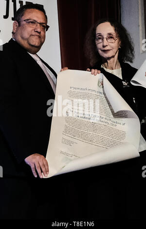 Jerusalem, Israel. 12th May, 2019. Jerusalem Mayor MOSHE LION (L) presents the 2019 Jerusalem Prize to American author JOYCE CAROL OATES (R) at the opening of the International Writers Festival at the Jerusalem YMCA. The Jerusalem Prize is focused on honoring writers whose work evokes 'the freedom of the individual in society'. Oates has published 58 novels since 1964 at the age of 26 as well as a number of plays and novellas, short stories, poetry and nonfiction. Credit: Nir Alon/Alamy Live News. Stock Photo