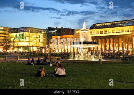 Germany, Baden Wurttemberg, Stuttgart, Schlossplatz (Castle Square), Konigsbau and Kunstmuseum Stock Photo