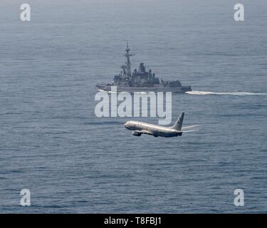 US Navy USS Stennis - French E-2C Stock Photo - Alamy