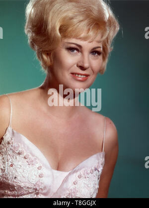 Margit Schramm, deutsche Opern-, Lied- und Operettensängerin / Sopran, Deutschand 1960er Jahre. German opera and operette singer Margit Schramm, Germany 1960s. Stock Photo