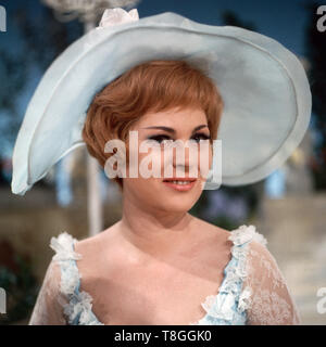 Margit Schramm, deutsche Opern-, Lied- und Operettensängerin / Sopran, Deutschand 1960er Jahre. German opera and operette singer Margit Schramm, Germany 1960s. Stock Photo