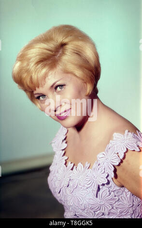 Margit Schramm, deutsche Opern-, Lied- und Operettensängerin / Sopran, Deutschand 1960er Jahre. German opera and operette singer Margit Schramm, Germany 1960s. Stock Photo