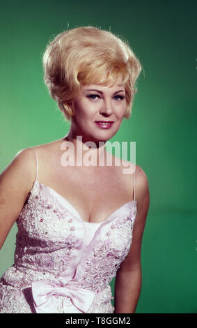 Margit Schramm, deutsche Opern-, Lied- und Operettensängerin / Sopran, Deutschand 1960er Jahre. German opera and operette singer Margit Schramm, Germany 1960s. Stock Photo