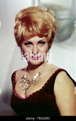 Margit Schramm, deutsche Opern-, Lied- und Operettensängerin / Sopran, Deutschand 1960er Jahre. German opera and operette singer Margit Schramm, Germany 1960s. Stock Photo