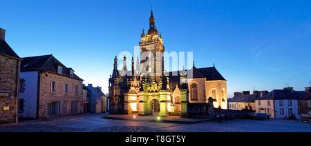 France, Finistere, stop on the Way of St James, St Thegonnec, parish enclosure, the church Stock Photo