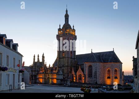 France, Finistere, stop on the Way of St James, St Thegonnec, parish enclosure, the church Stock Photo