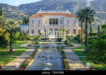 France, Alpes Maritimes, Saint Jean Cap Ferrat, villa and gardens Ephrussi de Rothschild, the French garden, large pond and water jets and view on the Stock Photo