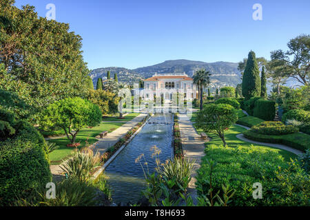 France, Alpes Maritimes, Saint Jean Cap Ferrat, villa and gardens Ephrussi de Rothschild, the French garden, large pond and water jets and view on the Stock Photo