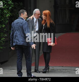 Milan, Vittorio Feltri and Michela Vittoria Brambilla at lunch together Vittorio Feltri and Michela Vittoria Brambilla, after having lunch together, leave the restaurant 'Il Baretto', and before leaving with the respective men of the escort they exchange kisses. Stock Photo