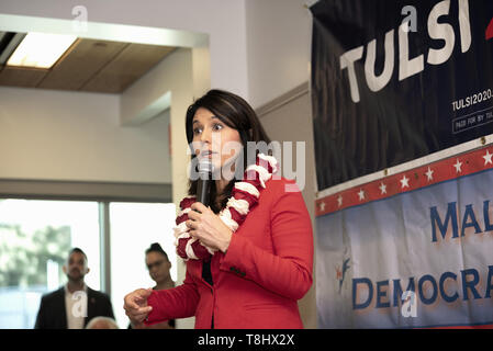 Malibu, CA, USA. 12th May, 2019. Tulsi Gabbard, a Democrat from Hawaii and 2020 presidential candidate seen speaking during the campaign in Malibu. Credit: Ronen Tivony/SOPA Images/ZUMA Wire/Alamy Live News Stock Photo