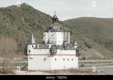 Pfalzgrafenstein Castle (German: Burg Pfalzgrafenstein) is a toll castle on the Falkenau island, otherwise known as Pfalz Island in the Rhine river (K Stock Photo