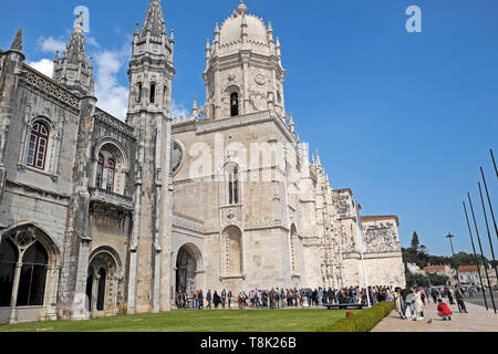 Tourists people visitors standing in line queuing up to visit Jeronimos Monastery Lisbon in Belem Lisbon, Portugal, Europe  KATHY DEWITT Stock Photo