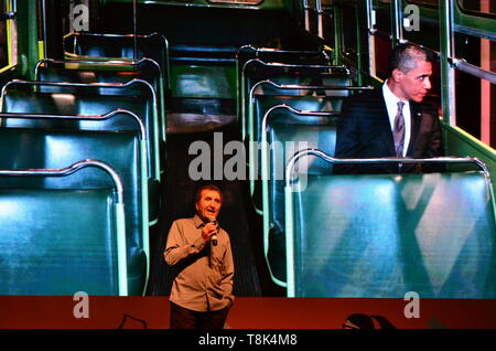 Hyderabad, India. 5th May, 2019. Former Chief Official White House Photographer for U.S. Presidents Barack Obama and Ronald Reagan, and the former Director of the White House Photography Office, Pete Souza addressing the crowd at PEP Photo Summit 2019. Arunabh Bhattacharjee/Alamy Live News Stock Photo