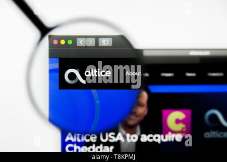 Richmond, Virginia, USA - 8 May 2019: Illustrative Editorial of Altice USA Inc website homepage. Altice USA Inc logo visible on screen. Stock Photo