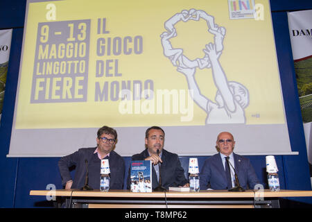 Turin, Italy. 13th May, 2019. Luca Ussia, Luca Garlando, Arrigo Sacchi, guest during the XXXII Turin International Book Fair at Lingotto Fiere on May 13, 2019 in Turin, Italy. Credit: Antonio Polia/Pacific Press/Alamy Live News Stock Photo