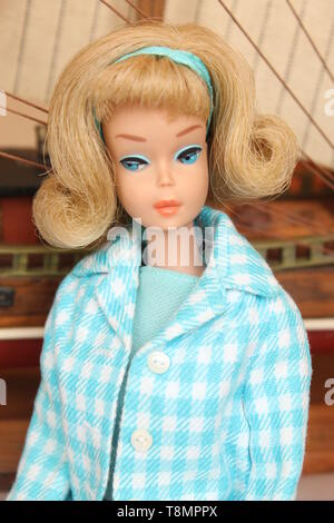 Barbie #1070 Sidepart American Girl (1965-1966) in #1637 Outdoor