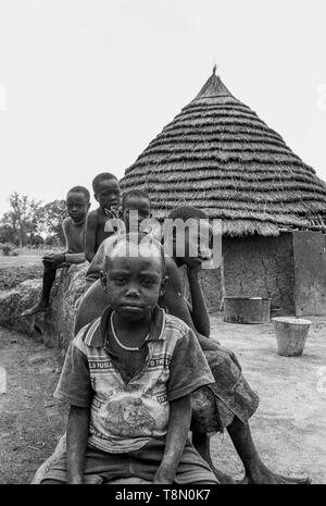 Young Dinka men and children, Malual Kon, south Sudan Stock Photo