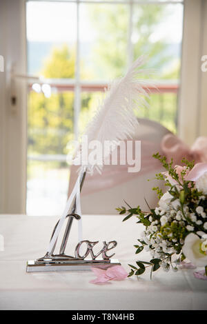 The solemn registration of marriage: the fountain pen quill in a holder with the words love Stock Photo