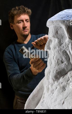 France, Indre et Loire, Chemille sur deme, the sculptor Ianek Kocher sculpting the bust of Leonardo da Vinci in Carrara marble in his workshop for the 500 years of the death of Leonardo da Vinci at the castle of Amboise Stock Photo