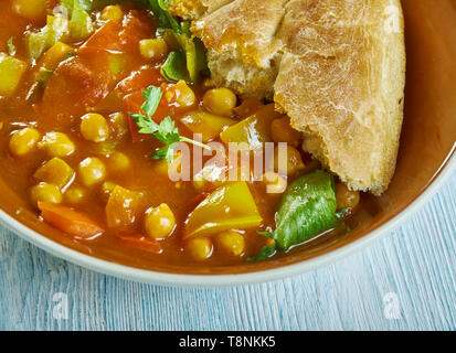 Chickpea, red pepper and spinach curry s flavoured with ginger, chilli, garam masala, cumin and turmeric Stock Photo