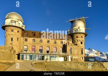 Switzerland, canton of Valais, Zermatt, Gornergrat (3100 m), Monte Rosa Glacier and Monte Rosa (4634m), Hotel Kulmhotel Gornergrat is the highest hotel in Europe to 3089 m altitude Stock Photo