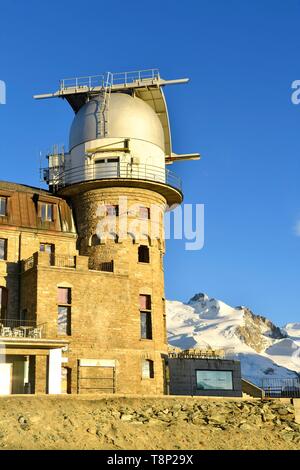 Switzerland, canton of Valais, Zermatt, Gornergrat (3100 m), Monte Rosa Glacier and Monte Rosa (4634m), Hotel Kulmhotel Gornergrat is the highest hotel in Europe to 3089 m altitude Stock Photo