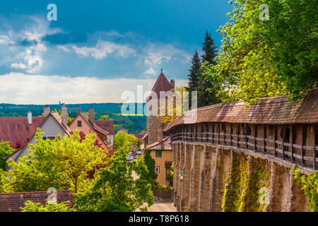 Great panoramic view of the medieval town fortification of Rothenburg ob der Tauber. View of the old city wall and the hangman's tower (Henkersturm)... Stock Photo