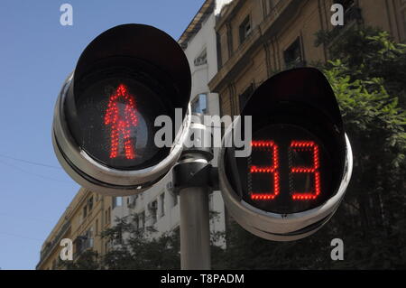 PEDESTRIAN CROSSING LIGHTS IN SANTIAGO - STOP, 33 SECONDS TO GREEN. Stock Photo