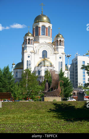 Blooming park in Yekaterinburg, with views of the Church on Blood in Honor of All Saints Resplendent in the Russian Land. monument to St. Prince Peter Stock Photo