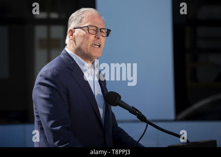 Los Angeles, CA, USA. 3rd May, 2019. Washington State Governor and Democratic presidential candidate Jay Inslee seen speaking during his Climate Mission Tour in Los Angeles, California. Credit: Ronen Tivony/SOPA Images/ZUMA Wire/Alamy Live News Stock Photo