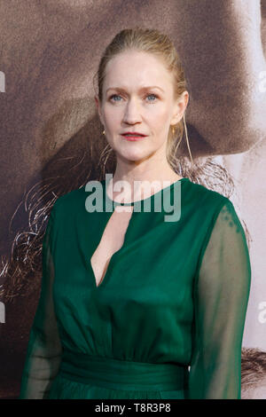 Paula Malcomson attends the Premiere of HBO's 'Six Feet Under' Fifth